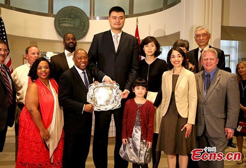 Con gái cầu thủ bóng rổ Diêu Minh 8 tuổi cao 1m7 nhờ công thức di truyền chiều cao này