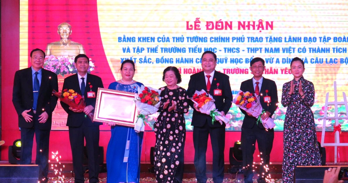 Tập đoàn Giáo dục Quốc tế Việt Nam nhận Bằng khen của Thủ tướng Chính phủ