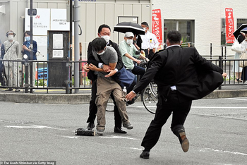 Nghi phạm bắn cựu Thủ tướng Nhật Shinzo Abe bị bắt.