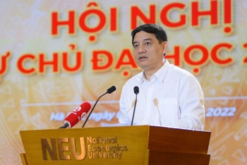 Chủ nhiệm Ủy ban Văn hóa, Giáo dục của Quốc hội Nguyễn Đắc Vinh phát biểu tại Hội nghị tự chủ đại học năm 2022