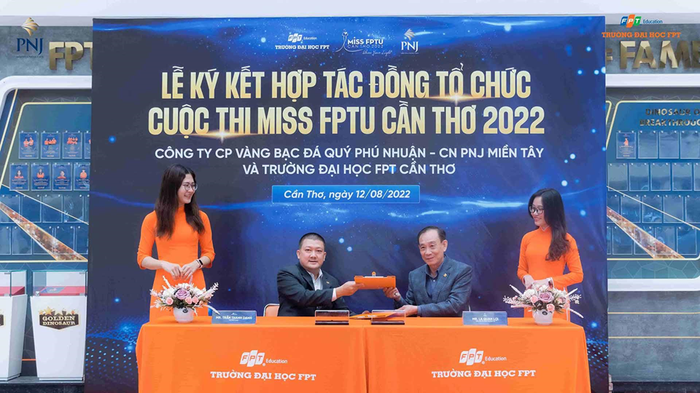 Ký kết hợp tác đồng tổ chức Cuộc thi Miss FPTU Cần Thơ 2022 giữa ĐH FPT Cần Thơ và Công ty Cổ phần Vàng bạc đá quý Phú Nhuận (PNJ).
