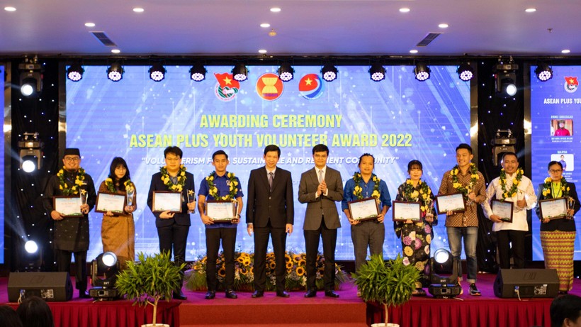 Nhiều tập thể, cá nhân Thanh niên tình nguyện vinh dự nhận giải thưởng Thanh niên tình nguyện ASEAN mở rộng năm 2022.
