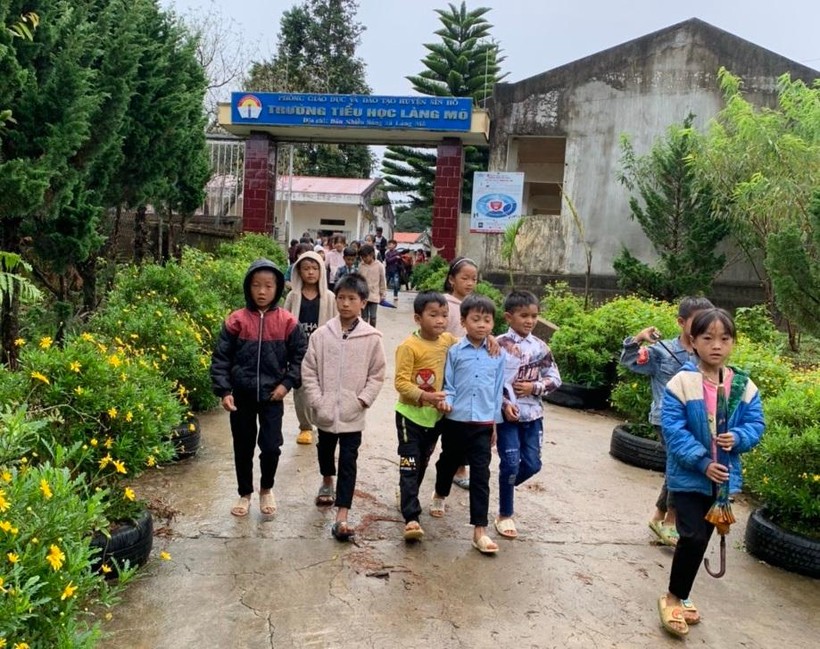 Lai Châu: Nỗ lực vận động học sinh lớp 1 ra lớp trong ngày tựu trường ảnh 7