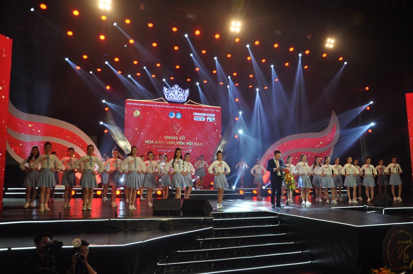  45 thí sinh tranh tài đêm chung kết cuộc thi Hoa khôi sinh viên Việt Nam.