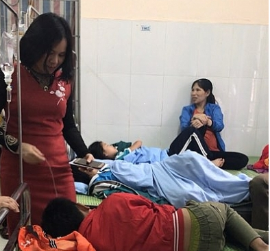 Thái Nguyên: 30 học sinh ngộ độc nghi uống sữa học đường Vinasoy