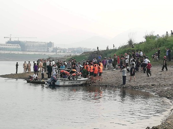 Hiện trường đau lòng vụ 8 học sinh đuối nước khi cùng nhau đi tắm sông Đà