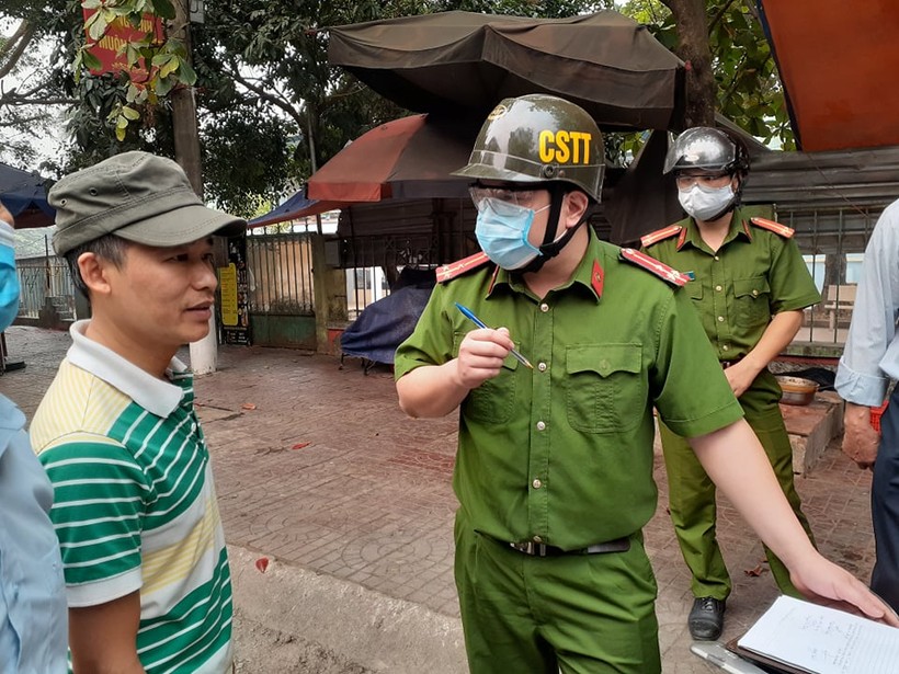 Điện Biên: Công an ra quân “đi từng ngõ, gõ từng nhà, rà từng người”