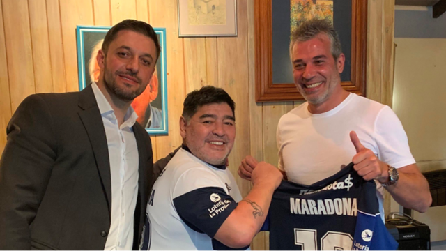 Maradona khoe cuộc sống lành mạnh trong thời gian tự cách ly
