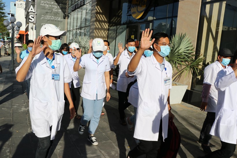 Đoàn y bác sĩ Bình Định, Hải Phòng tới Đà Nẵng: Quyết tâm hết dịch mới về