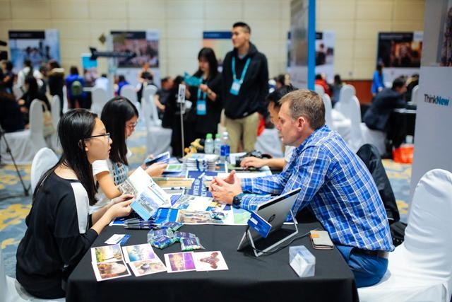 Phụ huynh và học sinh Việt hào hứng với trải nghiệm 360 độ tại Triển lãm Giáo dục New Zealand