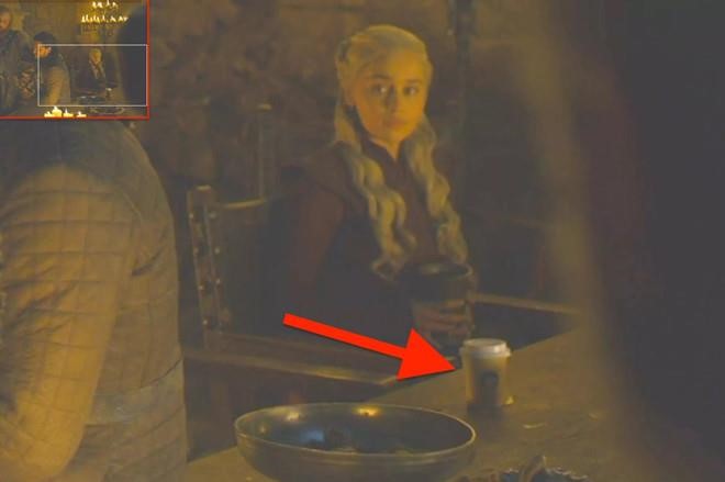 Fan phẫn nộ vì chai nước bị bỏ quên trong tập cuối "Game Of Thrones"