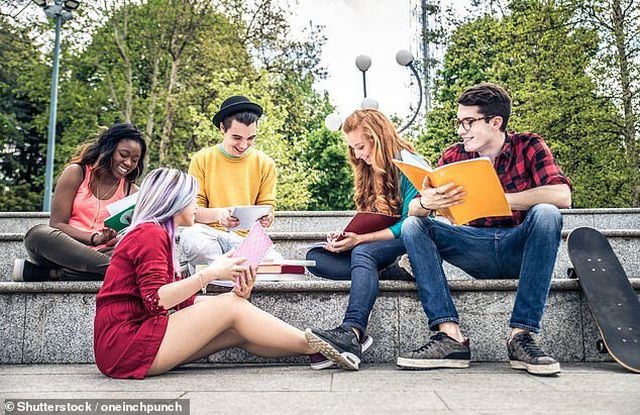 Các trường đại học nhiều nam thanh nữ tú nhất Australia theo ứng dụng hẹn hò