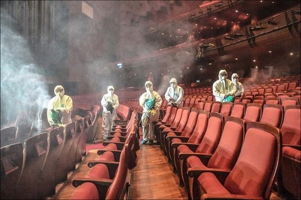 Nghệ sĩ Hàn ủng hộ việc đóng cửa hàng loạt nhà hát để phòng, chống Covid-19