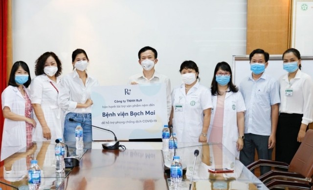 R9 gửi tặng đến các y bác sĩ bệnh viện Bạch Mai.