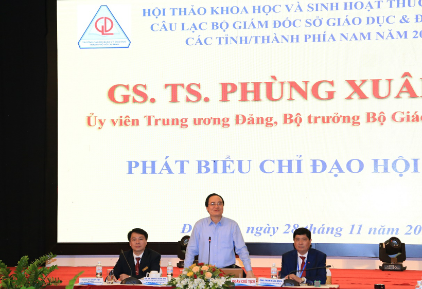 Bộ trưởng Bộ GD&ĐT Phùng Xuân Nhạ phát biểu tại Hội thảo.