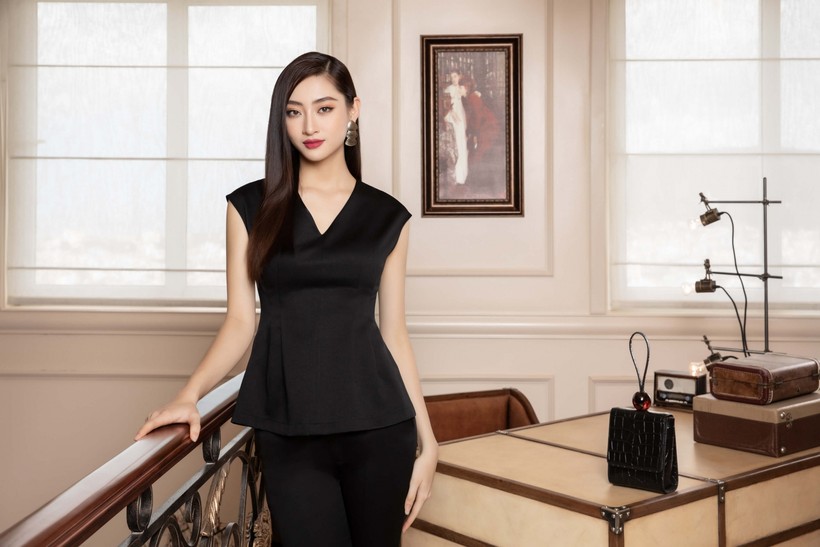 Hoa hậu Lương Thuỳ Linh khoe sắc trong bộ ảnh thời trang mới.
