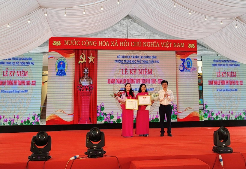 Quảng Bình: Kỷ niệm 30 năm ngày thành lập Trường THPT Trần Phú  ảnh 6
