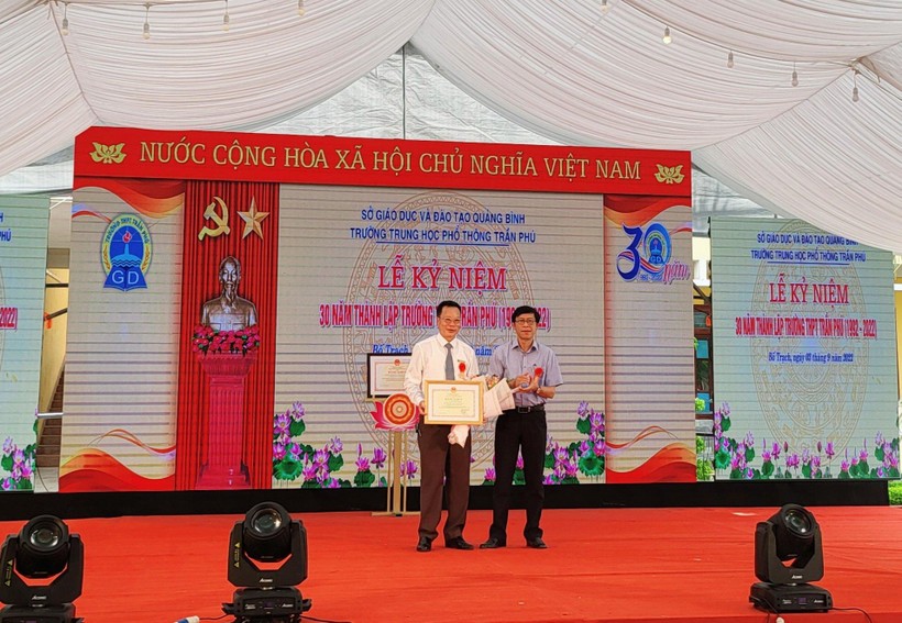 Quảng Bình: Kỷ niệm 30 năm ngày thành lập Trường THPT Trần Phú  ảnh 8