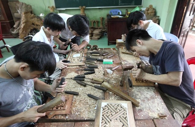 Một lớp đào tạo nghề Mộc mỹ thuật cho LĐNT ở Thừa thiên - Huế
