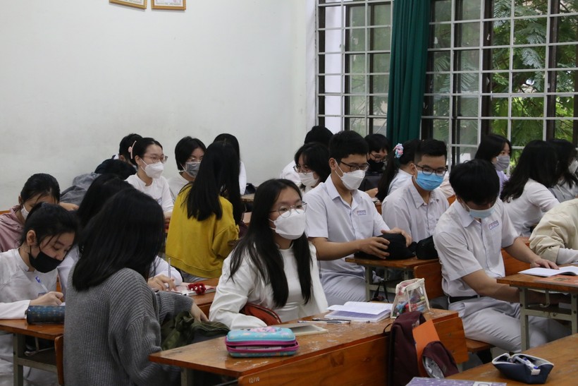 Học sinh Đà Nẵng đi học trở lại. 
