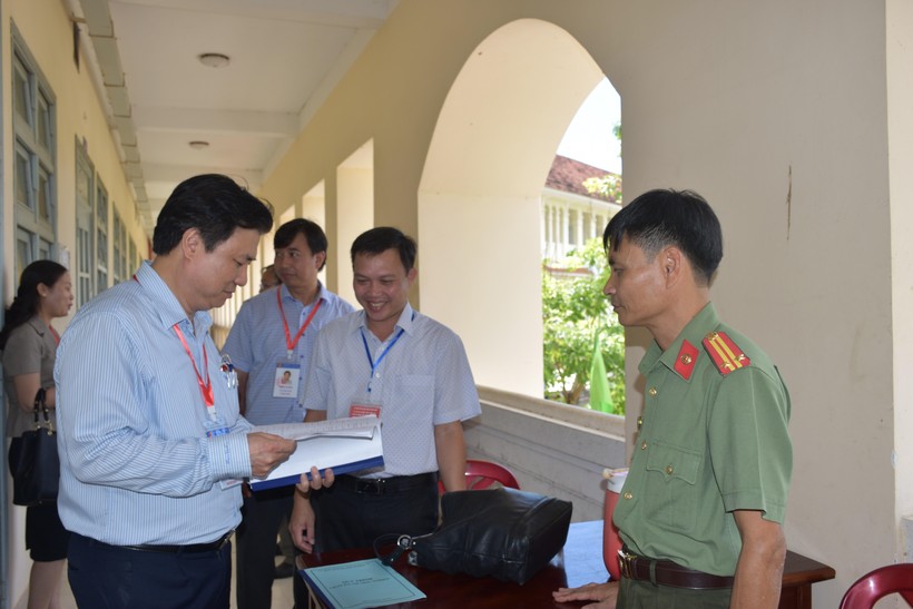 Thứ trưởng Nguyễn Hữu Độ: Thầy cô giáo làm công tác chấm thi phải gạt hết áp lực ảnh 2