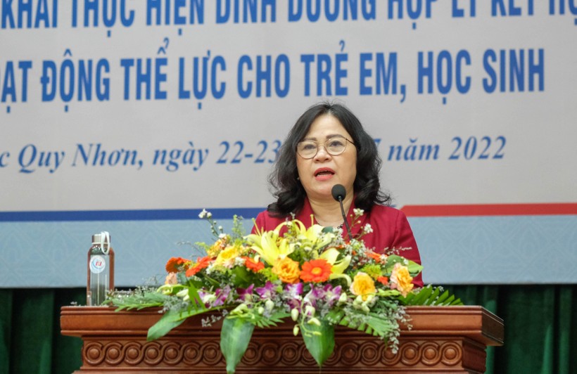 Thứ trưởng Ngô Thị Minh phát biểu tại Hội nghị. 