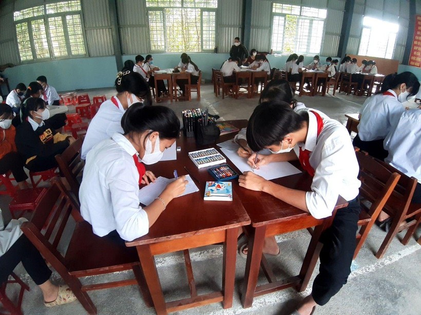 Trường miền núi Quảng Nam hối hả sửa chữa trường lớp thực hiện Chương trình mới ảnh 1