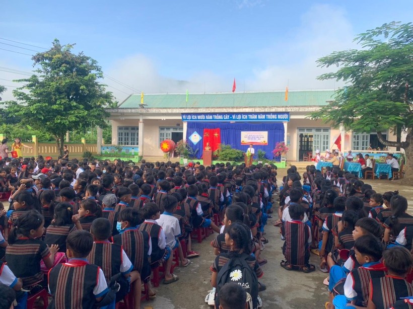 Quảng Nam: Học sinh miền núi rạng rỡ với bộ đồ truyền thống trong lễ khai giảng ảnh 4