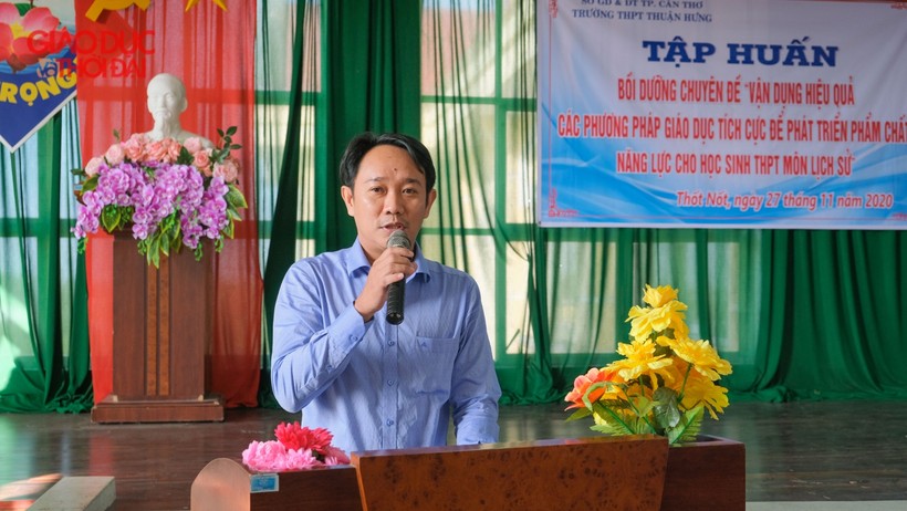 Ông Nguyễn Hữu Nghĩa - Phó trưởng Phòng GD Trung học (Sở GD&ĐT TP Cần Thơ) phát biểu tại buổi tập huấn.