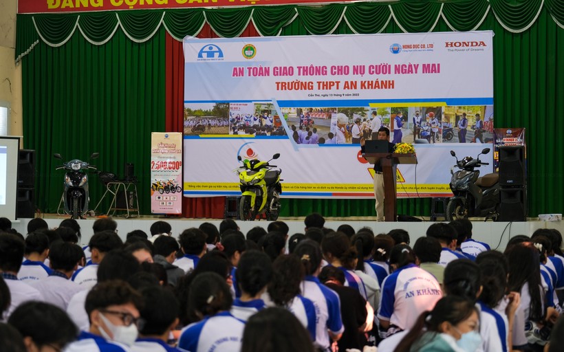 Sở GD&ĐT phối hợp cùng Ban ATGT tổ chức các hoạt động tuyên truyền an toàn giao thông trong học đường.