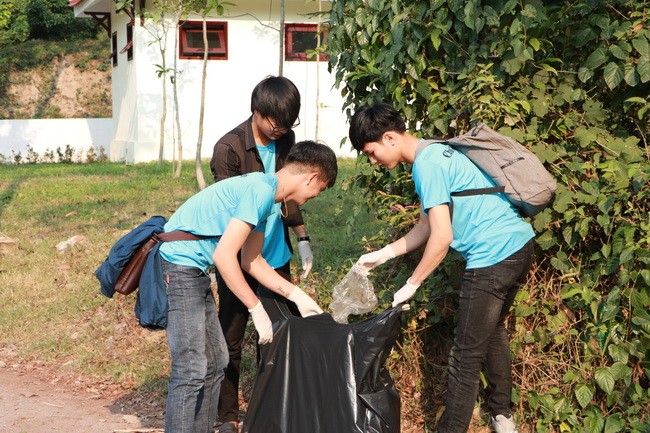Các bạn trẻ tham gia phong trào do UBND tỉnh Thừa Thiên -Huế phát động.