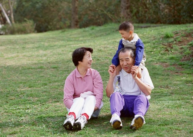 3 điều nên làm khi chăm sóc cha mẹ già