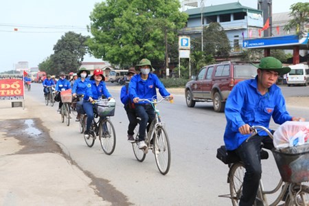 123 bạn sinh viên đạp xe từ Sân vận động Mỹ Đinh (Hà Nội) về Lễ hội Đền Hùng, Phú Thọ