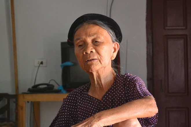 Chồng và hai con qua đời vì căn bệnh ung thư khiến bà Ấn phải sống trong cảnh cô độc. Ảnh: Nguyễn Dương.
