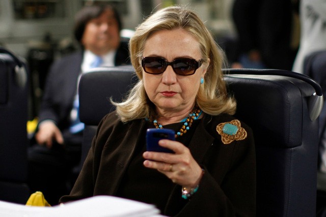Bê bối sử dụng email cá nhân cho mục đích công vụ có thể cản trở chiến dịch tranh cử của bà Clinton. (Ảnh: Getty)