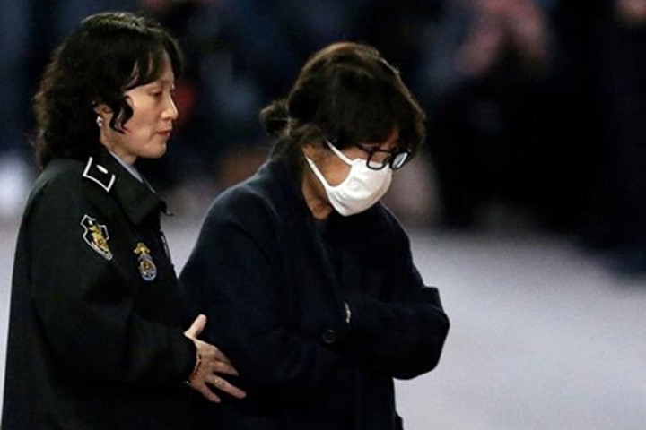 Tòa án Hàn Quốc ra lệnh bắt con gái bạn thân tổng thống