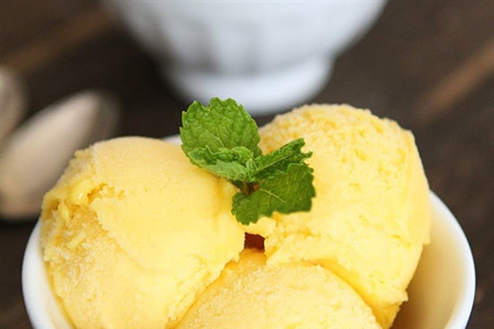 Xua tan nắng nóng với 2 cách làm kem dứa tại nhà tuyệt ngon