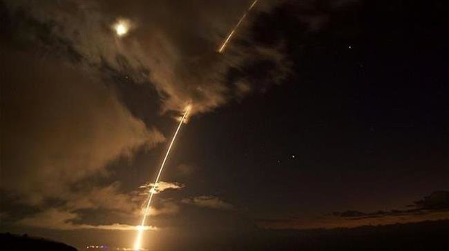 Hình ảnh một tên lửa đạn đạo tầm trung được phóng lên từ Hawaii (ảnh: AFP) 