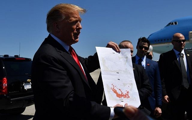 TT Trump với tấm bản đồ thể hiện sự thất bại của IS ở Syria