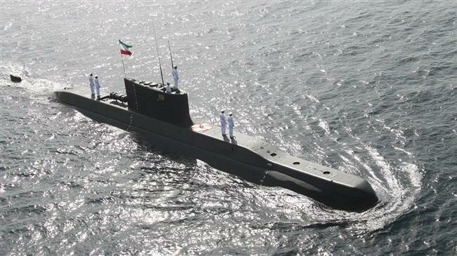 Các tàu ngầm của Hải quân Iran trong một cuộc tập trận của hải quân ở Biển Oman.