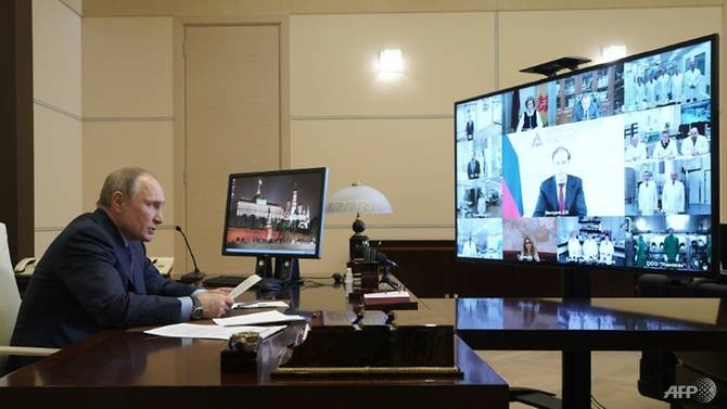 TT Putin họp trực tuyến với các quan chức y tế.