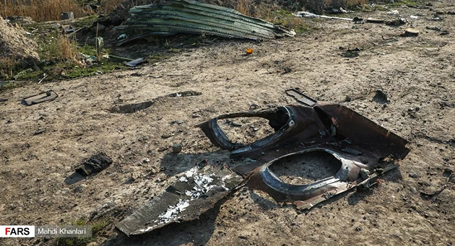 Mảnh vỡ của máy bay Ukraine bị Iran bắn rơi.