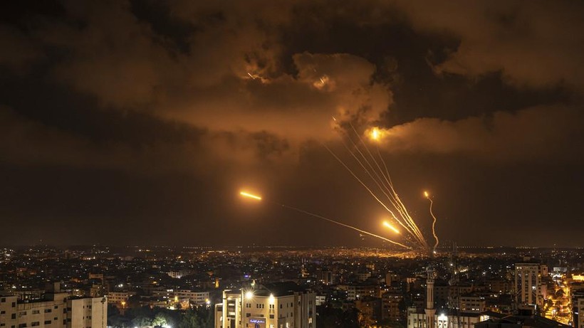 Tên lửa do dân quân Palestine bắn về phía Israel từ Thành phố Gaza.