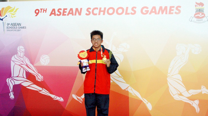 Nguyễn Đăng Khoa đã xuất sắc giành 2 huy chương vàng ở môn bơi cho đoàn thể thao học sinh Việt Nam tại 9th ASEAN Schools Games. Ảnh Trung Toàn