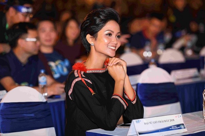 Hoa hậu H’Hen Niê là đại sứ Giờ Trái Đất 2018