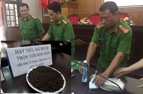Công bố phế phẩm cà phê nhuộm lõi pin trộn vào hạt tiêu để tăng trọng lượng ở Đắk Nông