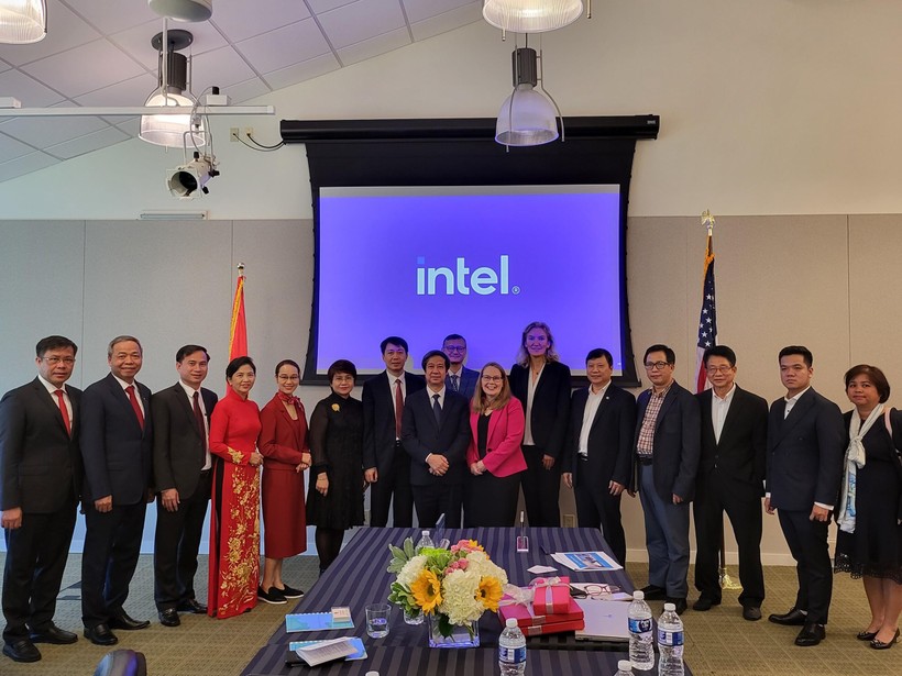 Đoàn công tác Bộ GD&ĐT Việt Nam làm việc với Tập đoàn Intel ảnh 3