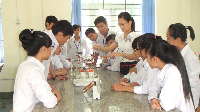 Giờ thực hành của học sinh Trường THPT Trần Phú, TP Móng Cái
