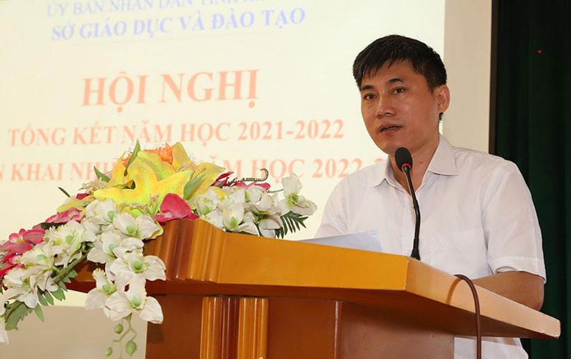 Giám đốc Sở GD&ĐT tỉnh Hà Nam Phạm Anh Tuấn trình bày báo cáo tổng kết năm học
