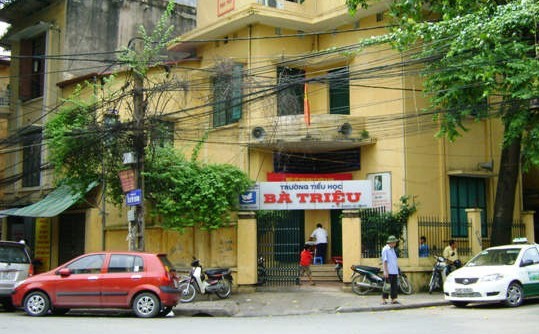 Trường tiểu học có sân trường chưa đến 10m2 ở Hà Nội
